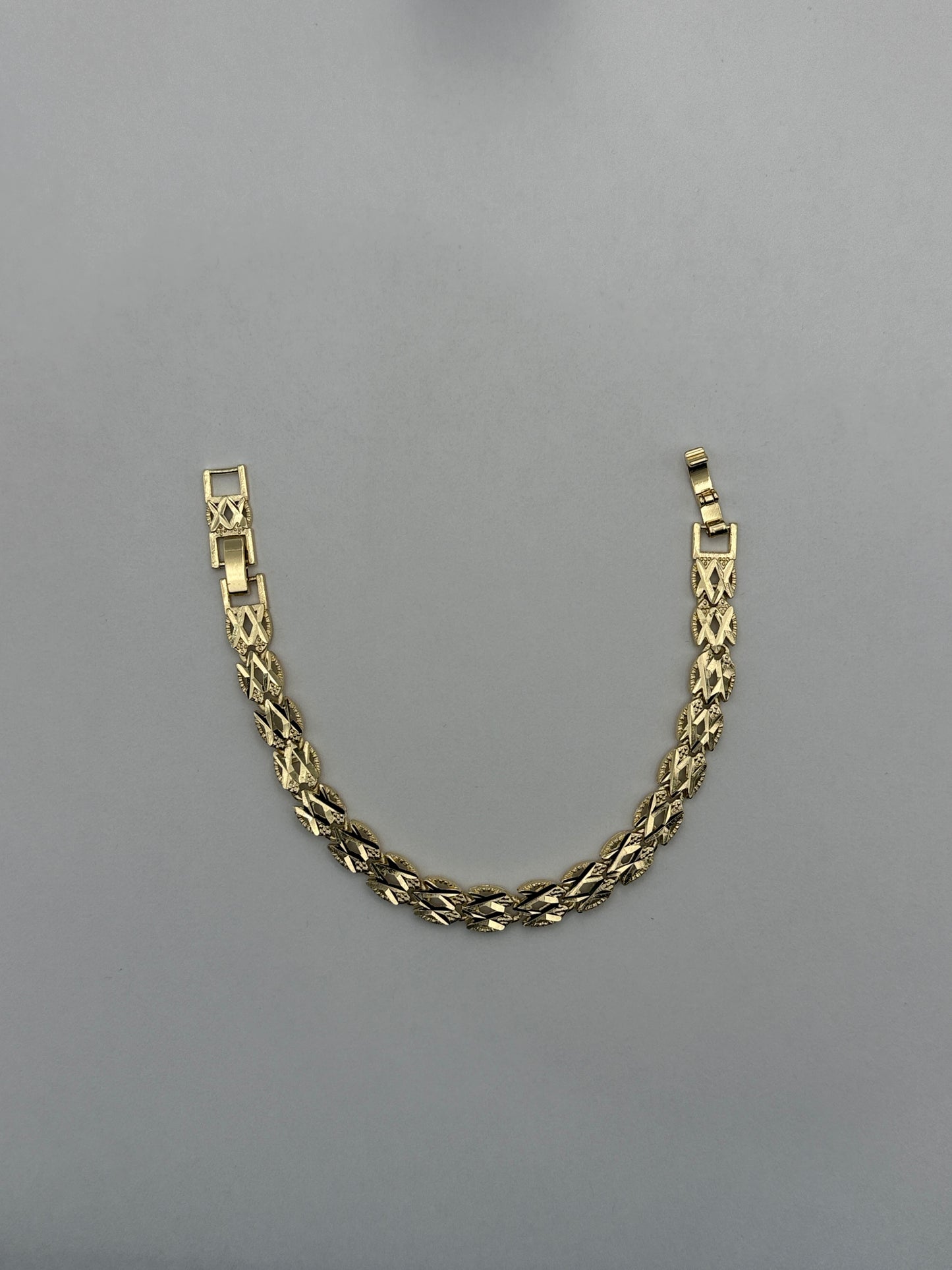 Pulsera de Eslabones Ovalados con Corte Diamante en X