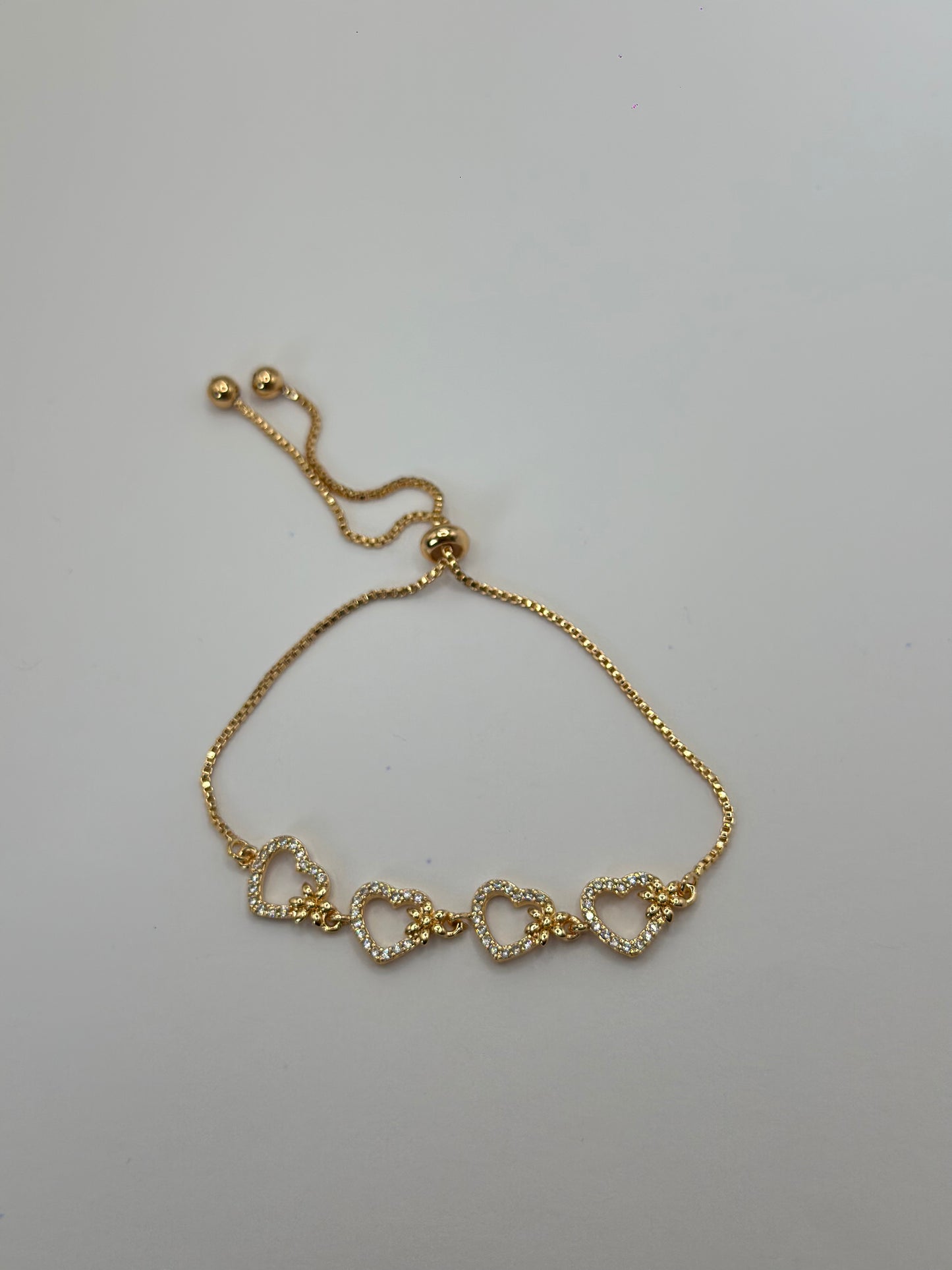 Pulsera ajustable cuatro corazones