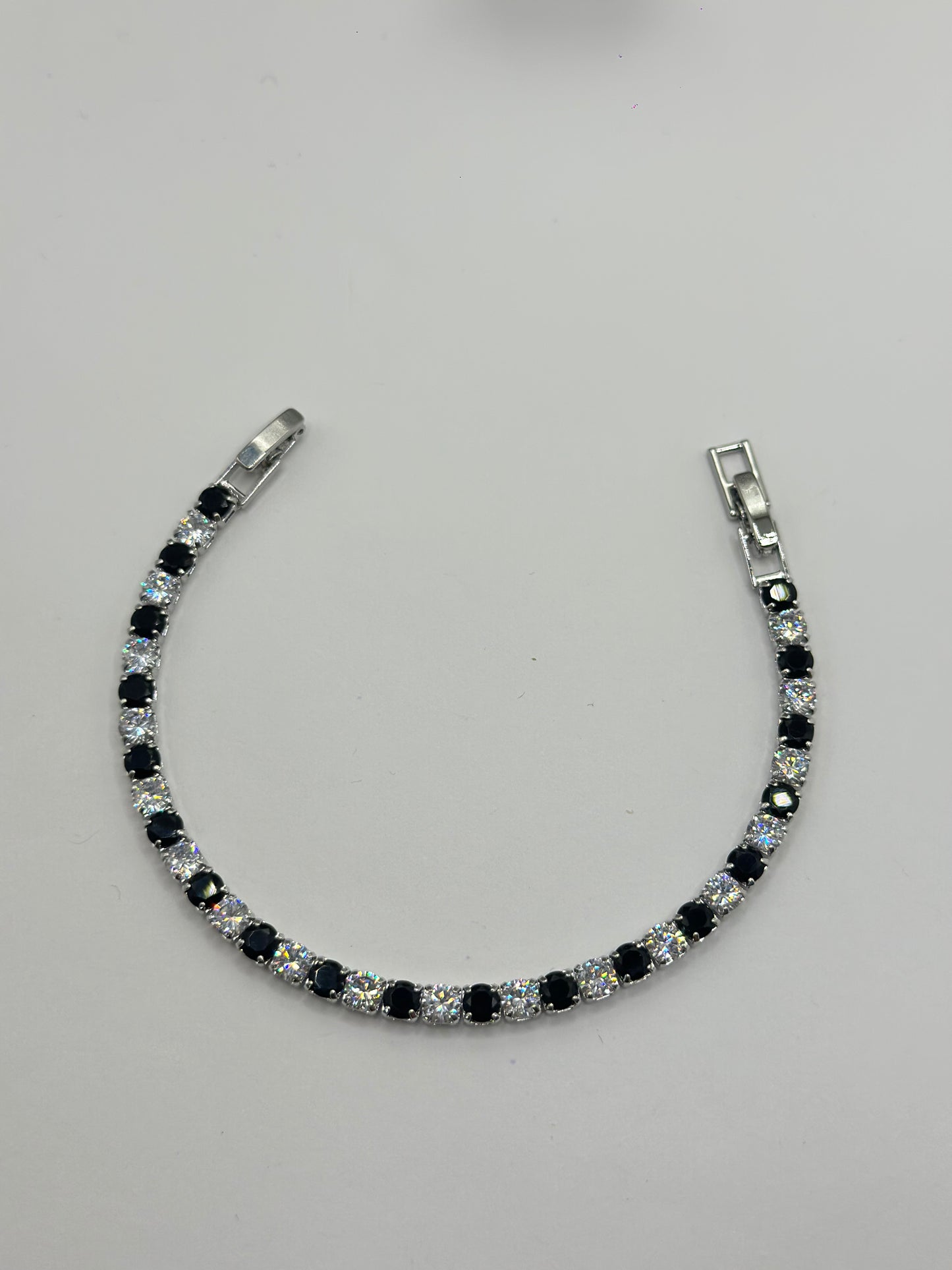 Pulsera blanco y negro billante