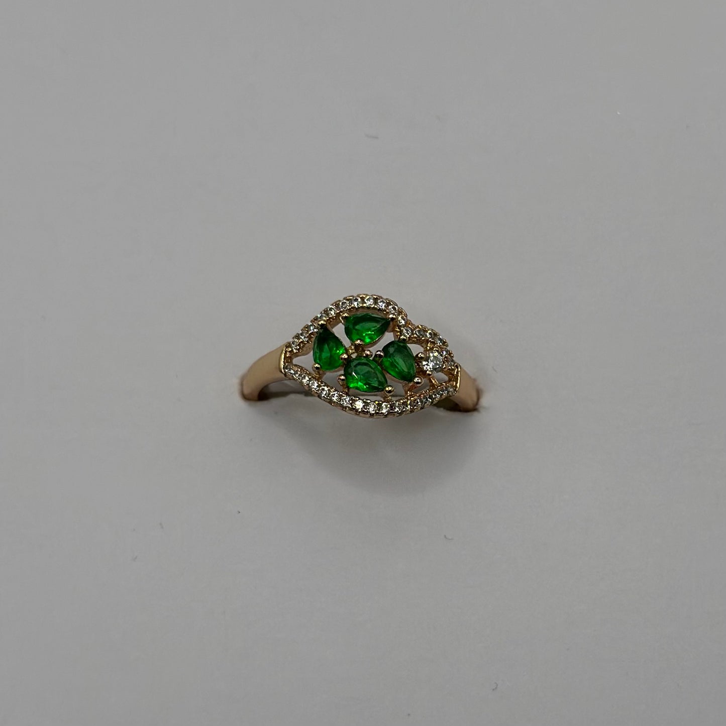 anillo tebol esmeralda con halo