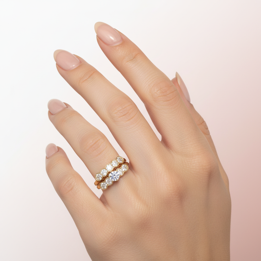 Anillos solitario con banda ondulada