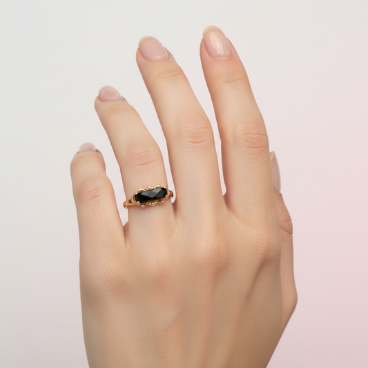 Anillo sello con piedra oblonga negra
