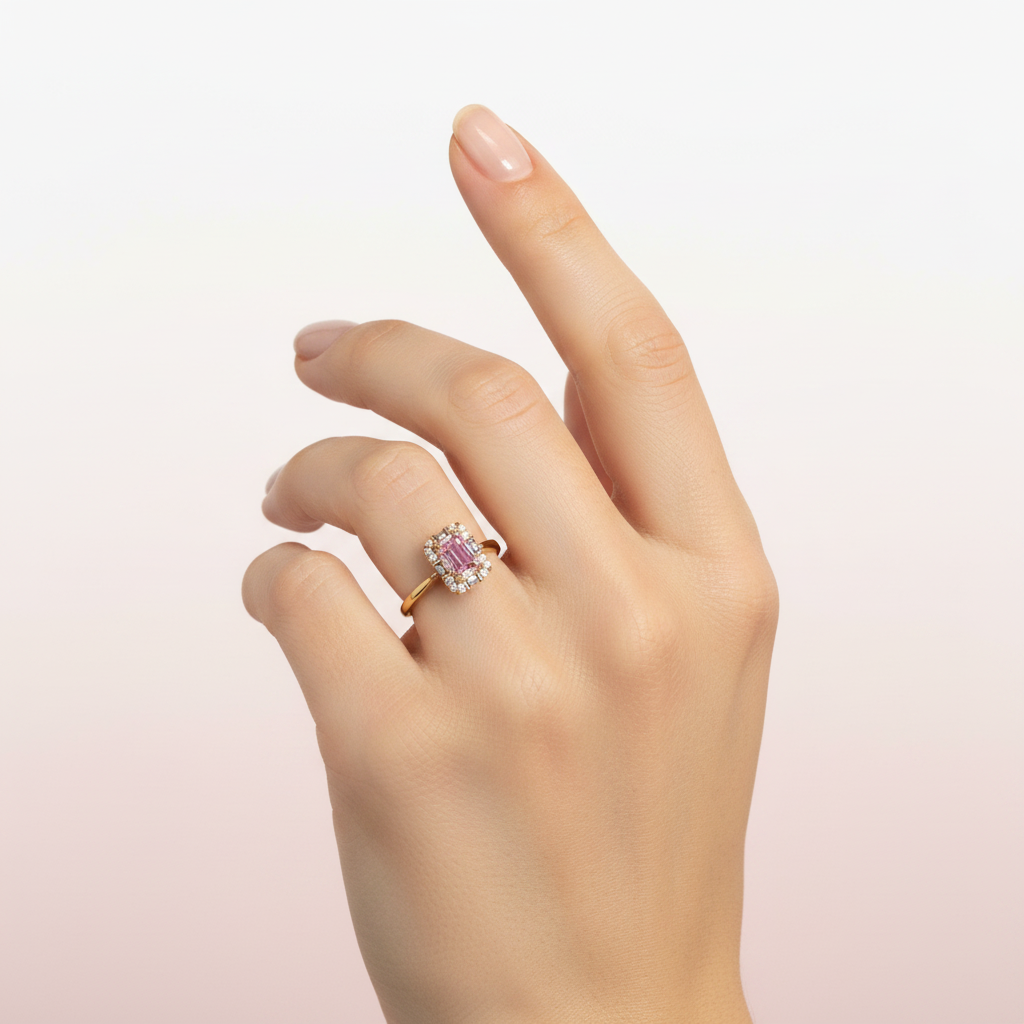 Anillo de piedra de color con halo rectangular