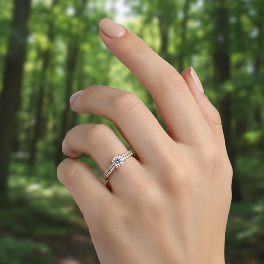 anillo solitario con banda pavé