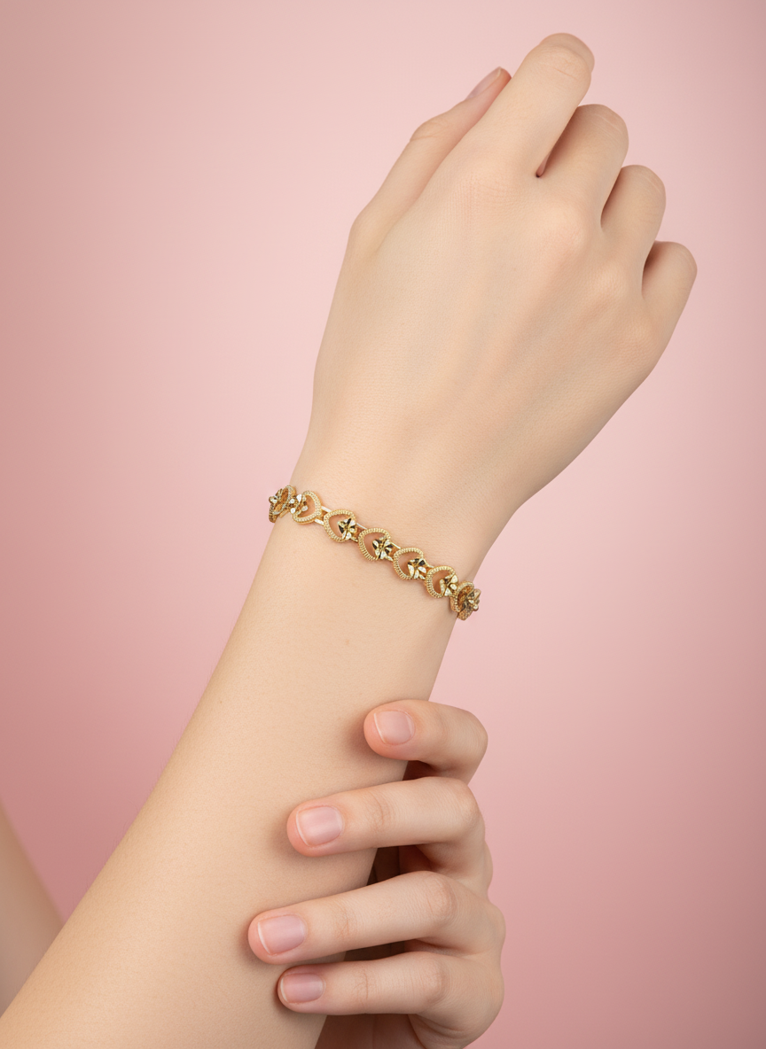 Pulsera de Corazones Calados con Corte Diamante