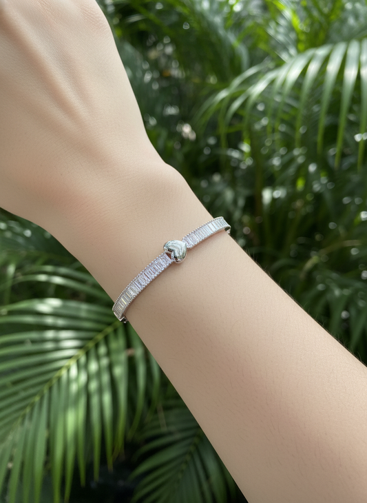 brazalete rígido baguette con corazón